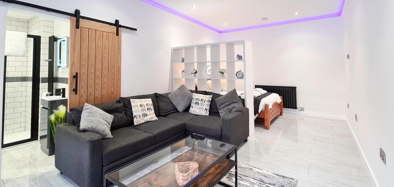 The Studio, Luxury Modern Apartment In The South Hams, Stunning Walks On The Doorstep, A 20 Minute Drive To The Beautiful Sandy Beaches, Quiet Courtyard Setting, Shops, Bars And Restaurants A Short Walk Away! Ivybridge Exterior photo